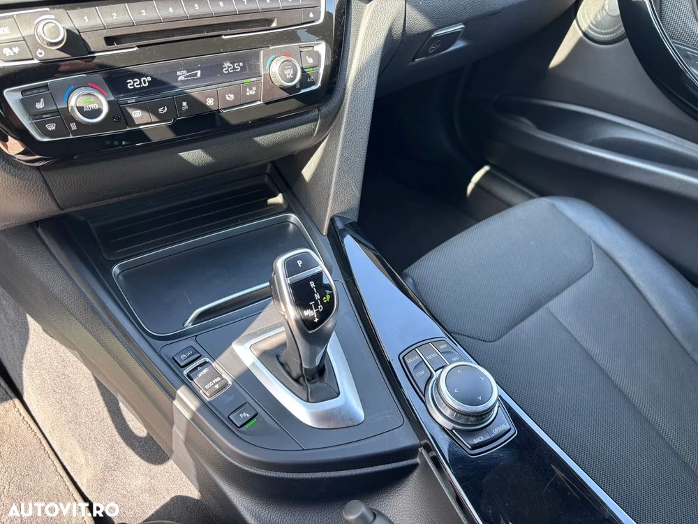 BMW Seria 3 320i Aut. Advantage - 24