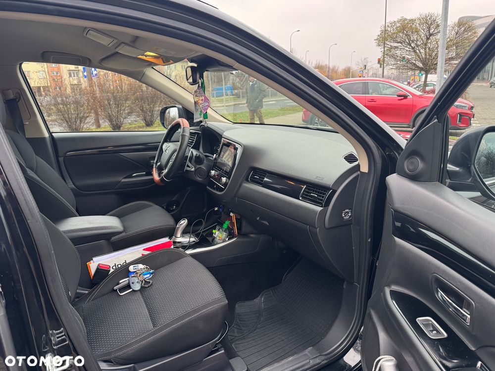 Mitsubishi Outlander - 12