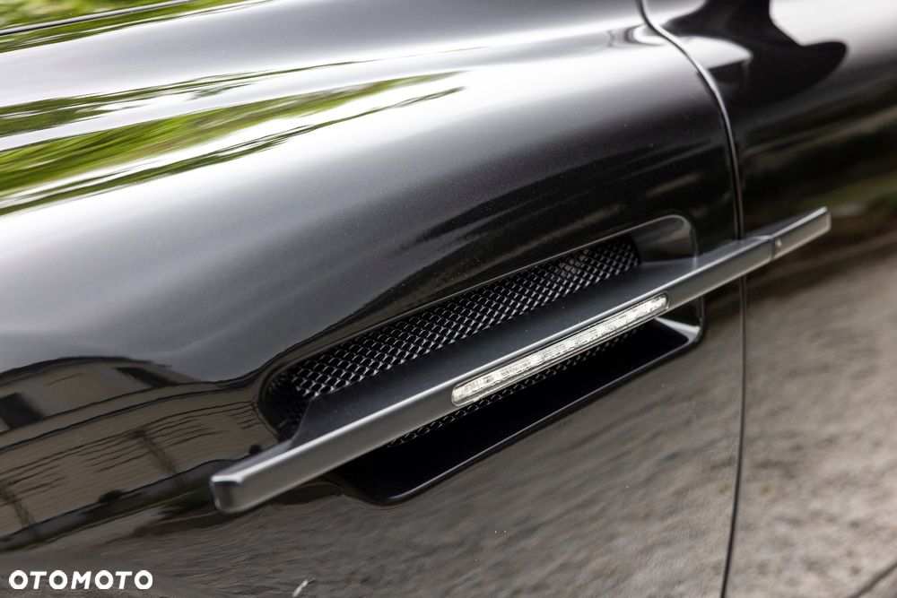 Aston Martin DBS - 12