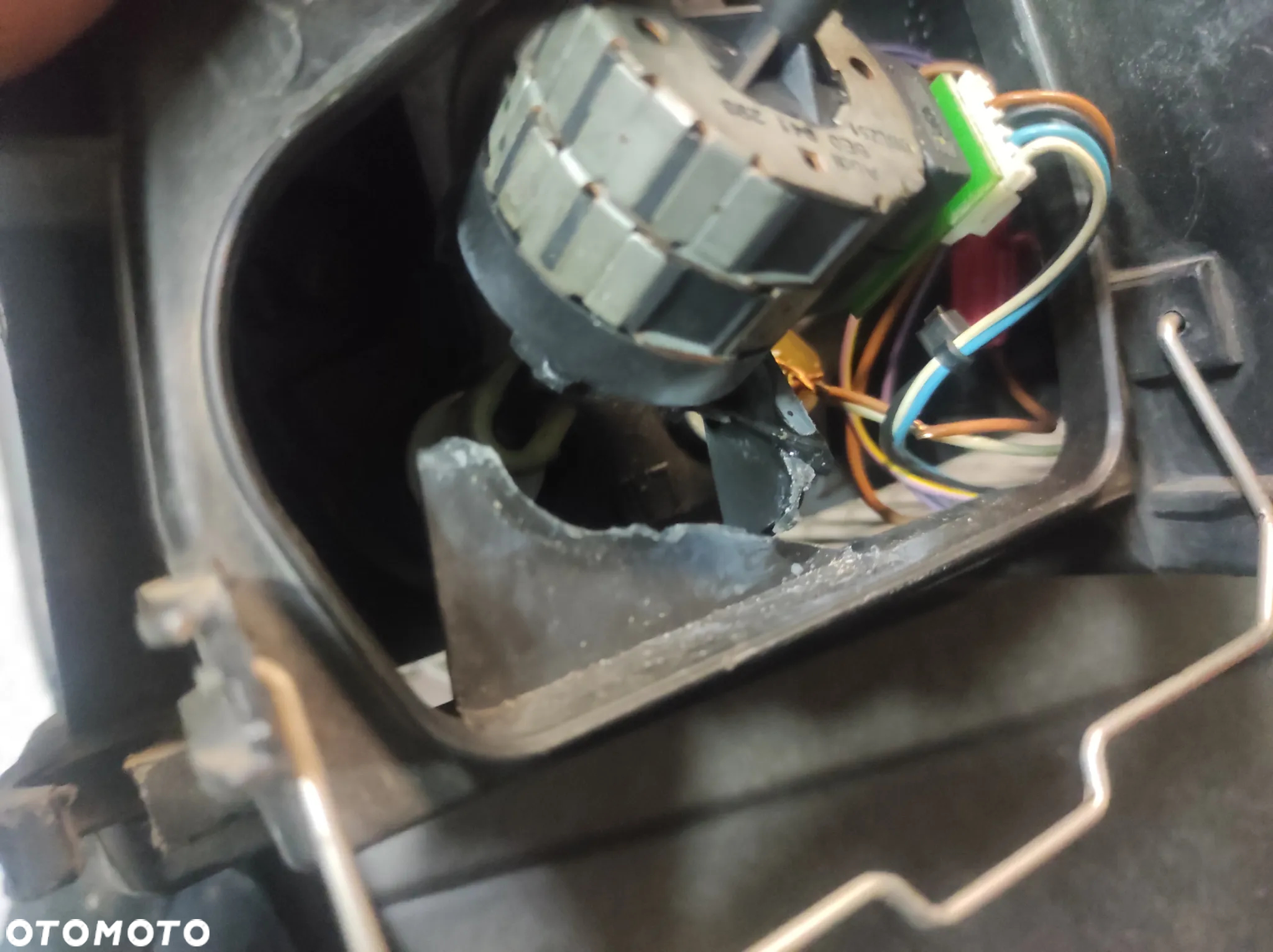 LAMPA PRAWA PRZEDNIA AUDI A4 B6 XENON ..K.W'' USZKODZONA WYSYŁKA !!! - 3
