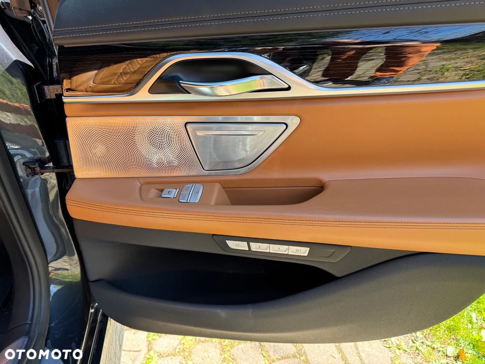 BMW Seria 7 750i xDrive - 12