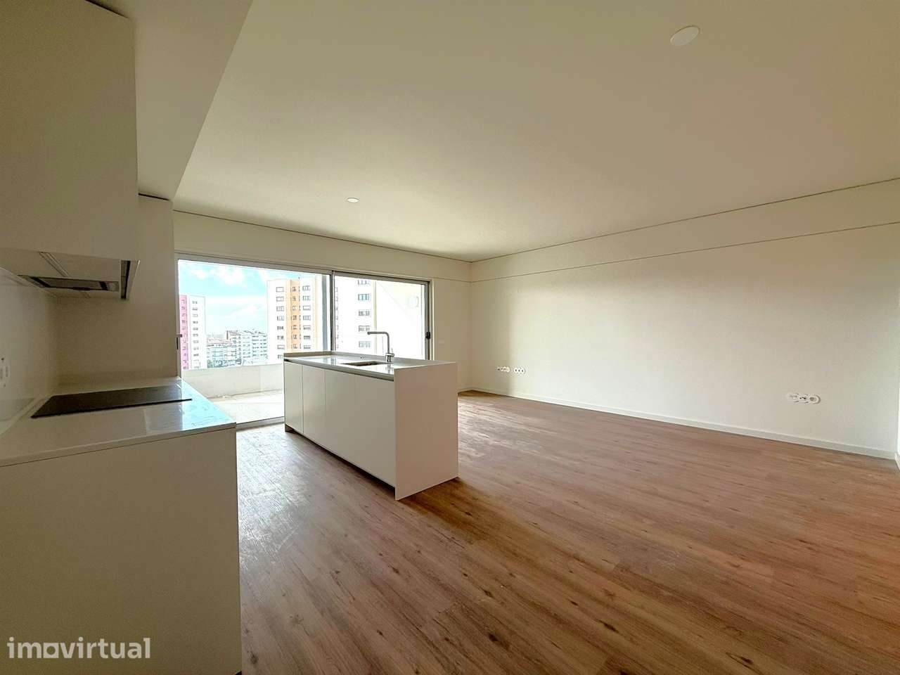 T2 NOVO no 8.º Andar c/ Varanda Sul/Poente, Garagem e Arrumo em Ramald - Grande imagem: 5/29