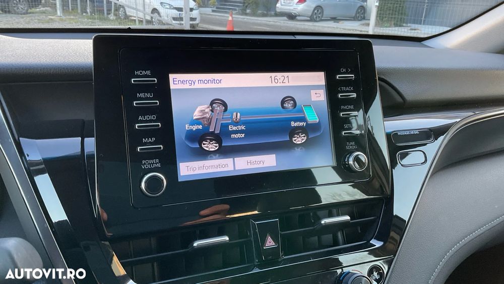 Toyota Camry 2.5 Hybrid Business - 16