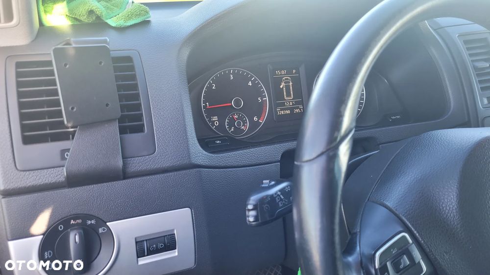 Volkswagen Multivan - 10