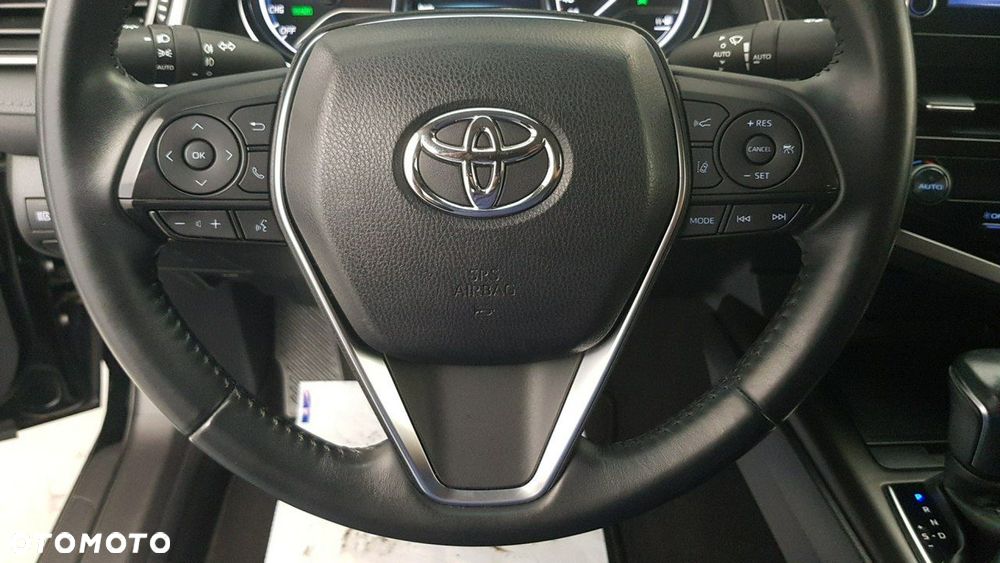 Toyota Camry - 25