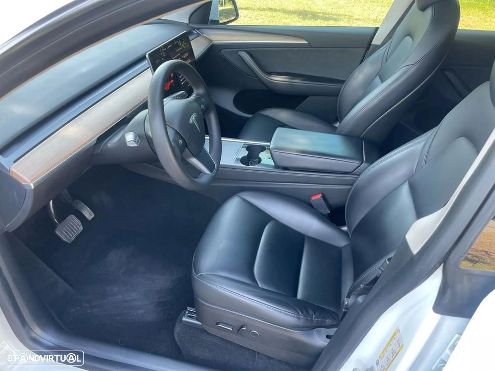 Tesla Model Y Long Range Dual Motor AWD — fotografia 6