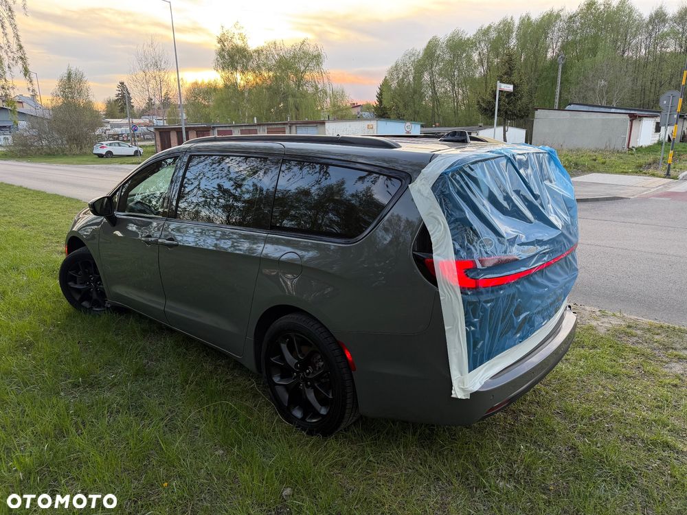 Chrysler Pacifica - 10