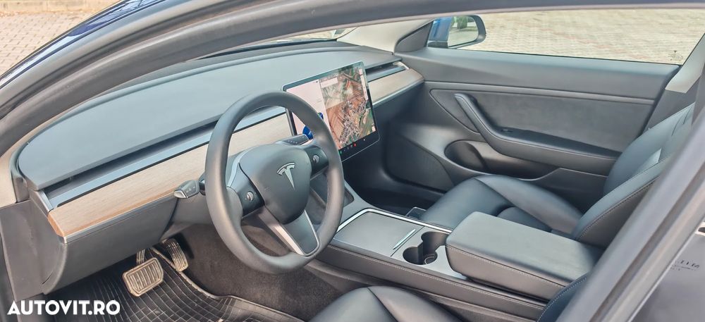 Tesla Model 3 - 8