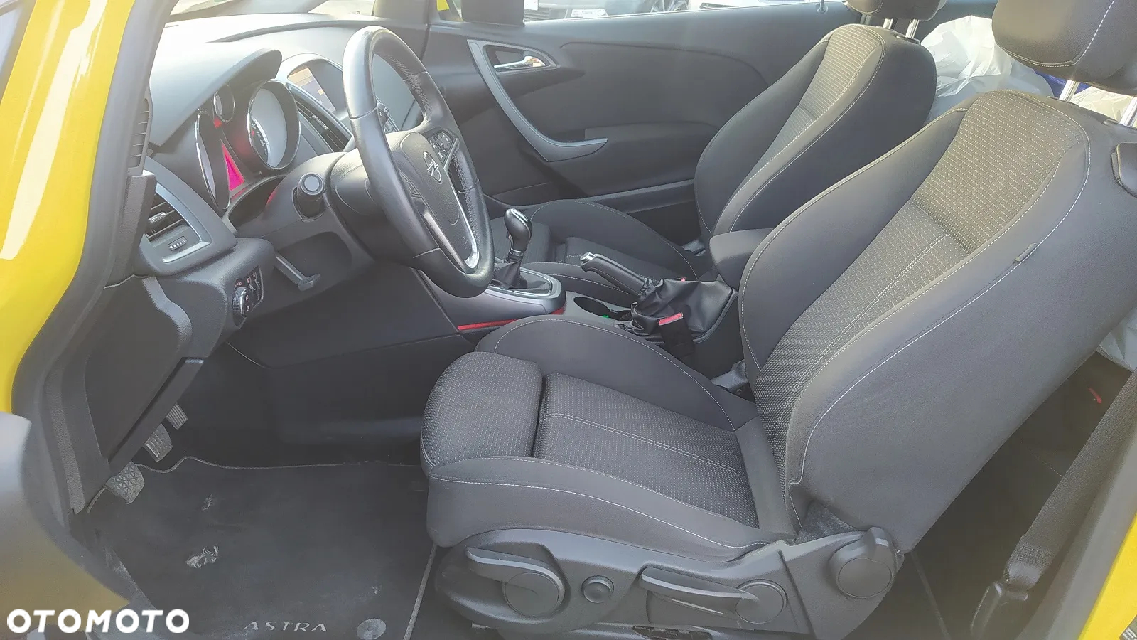 Opel Astra GTC 1.6 Turbo Edition - 13