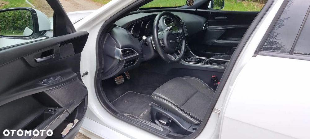 Jaguar XE 20d R-Sport - 11