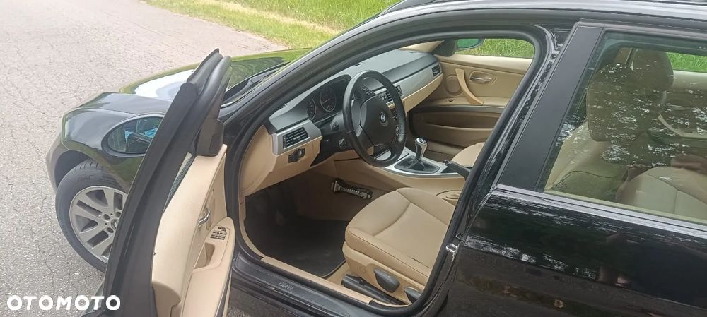 BMW Seria 3 318i Touring - 10