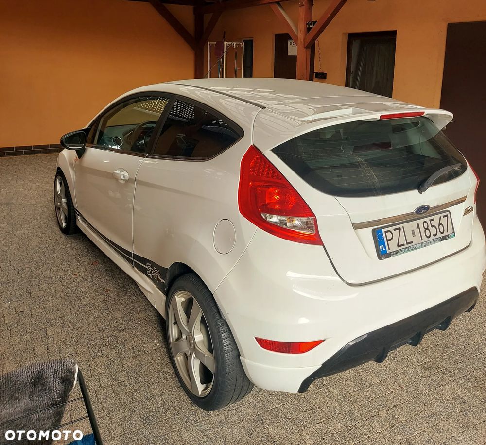 Ford Fiesta 2010 photo 4