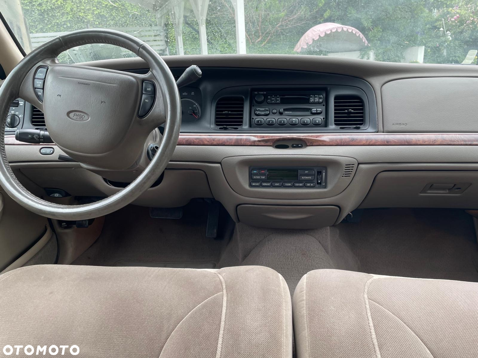 Ford Crown Victoria 4.6 LTD LX - 19