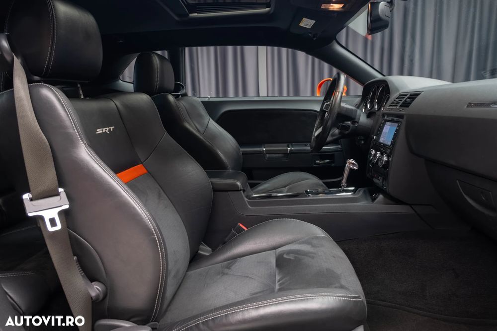 Dodge Challenger - 36