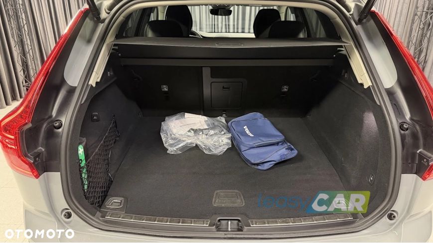 Volvo XC 60 T6 Plug-In Hybrid AWD Ultra Dark - 18