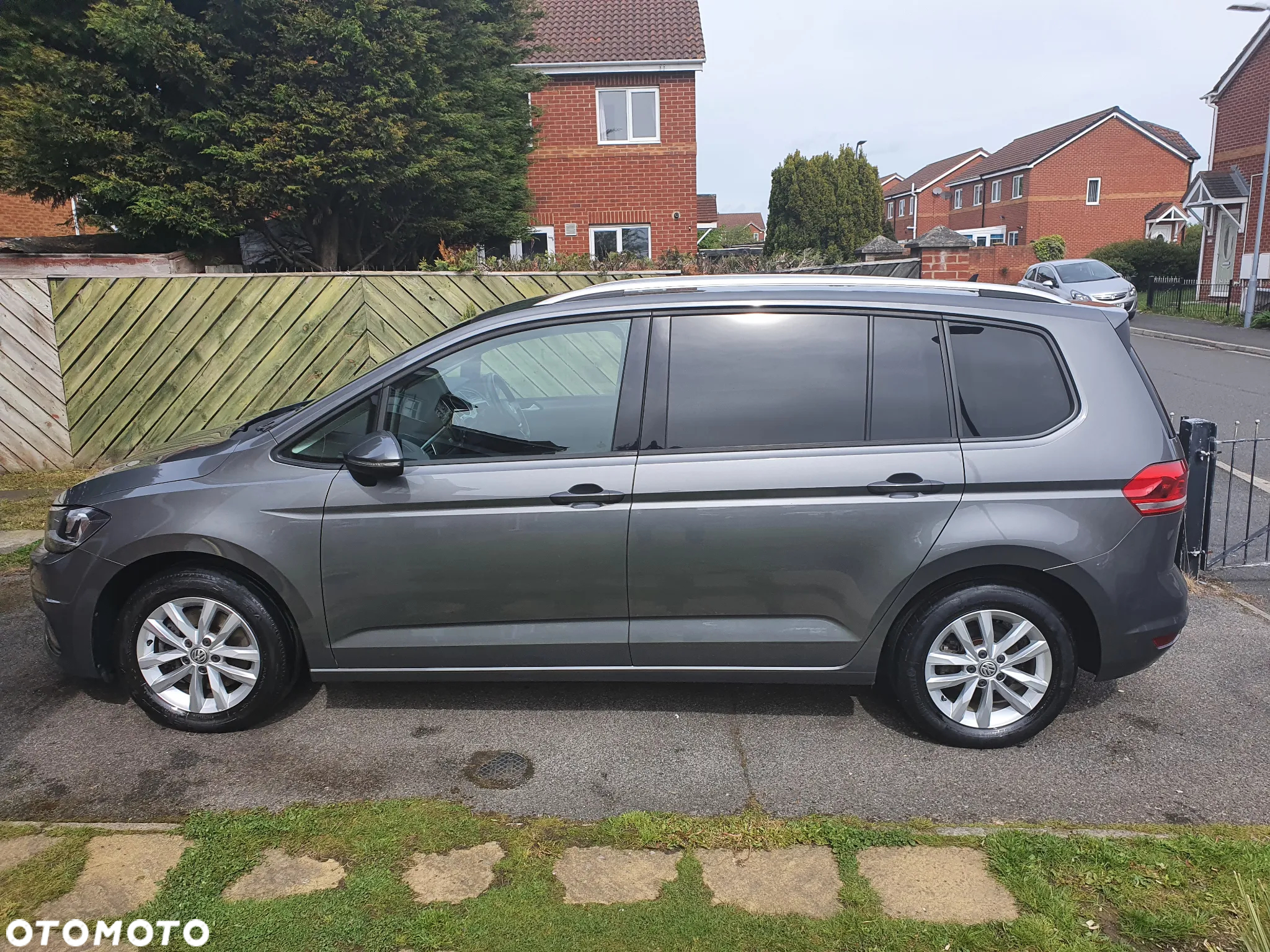 Volkswagen Touran - 4