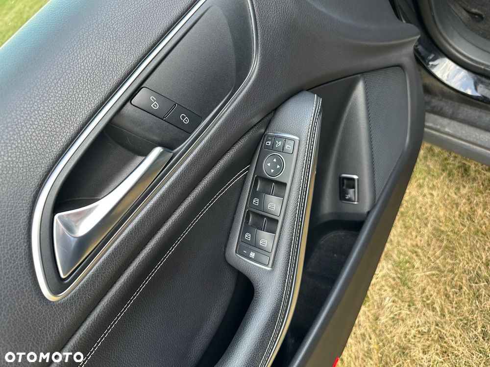 Mercedes-Benz GLA 220 d 4Matic 7G-DCT - 13