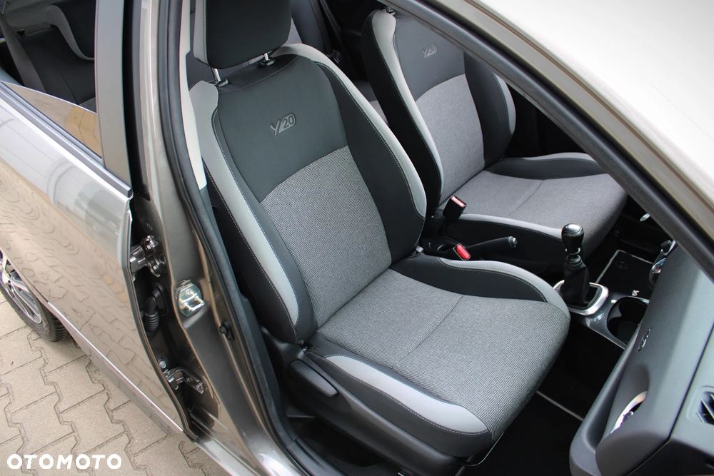 Toyota Yaris 1.5 20th Anniversary - 17