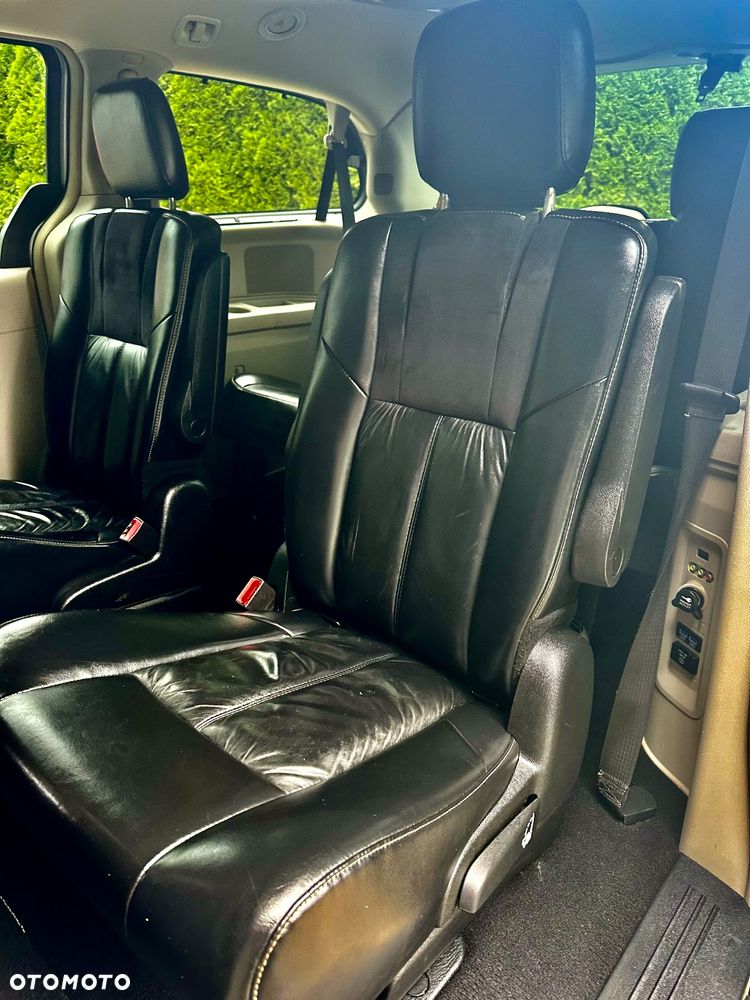Chrysler Town & Country 3.6 Limited - 17