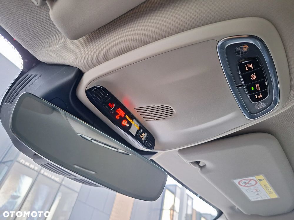 Volvo V60 D4 Momentum Pro - 39