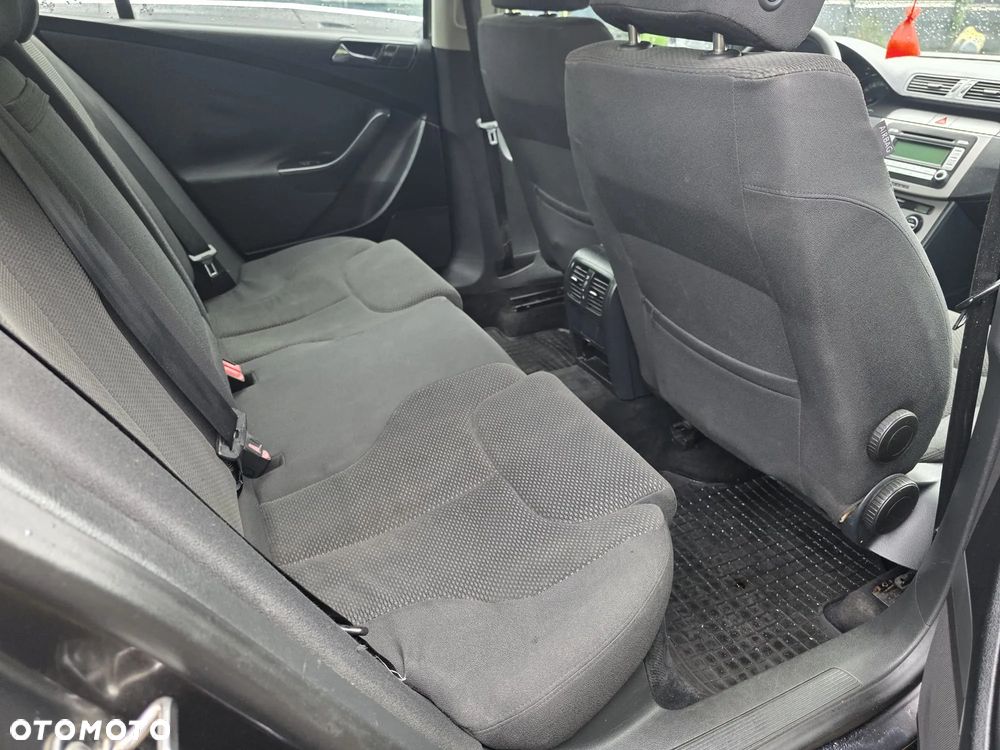Volkswagen Passat 2.0 FSI Comfortline - 6