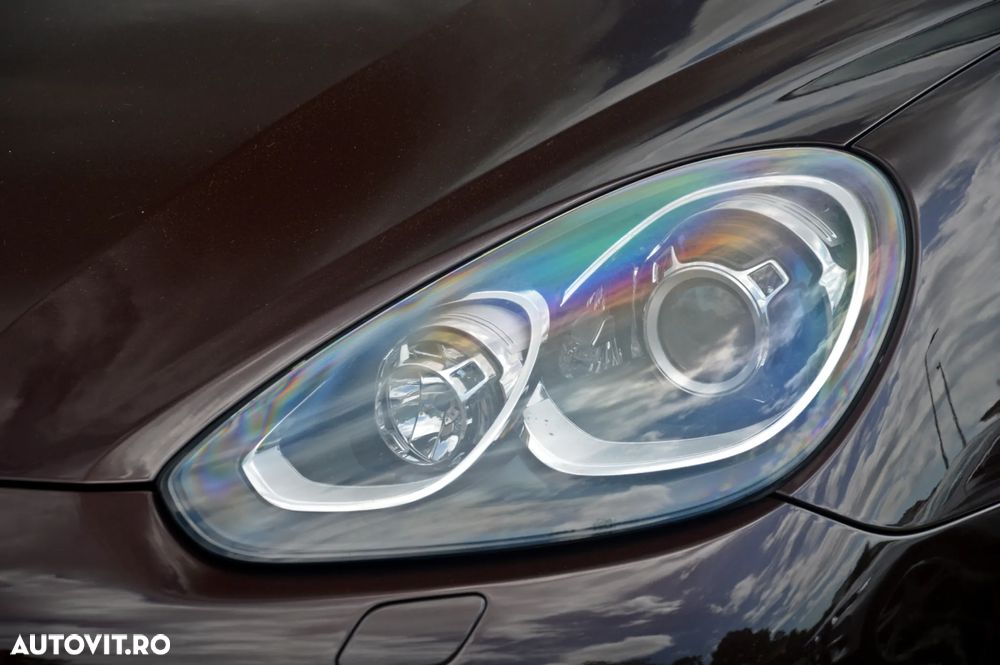 Porsche Cayenne 3.0 L - 21
