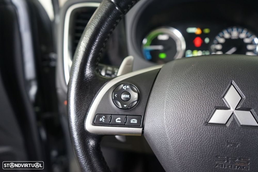 Mitsubishi Outlander 2.0 4WD Plus - 23