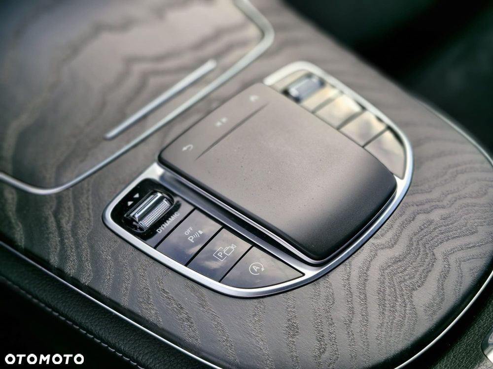 Mercedes-Benz Klasa E 220 d 4-Matic AMG - 27
