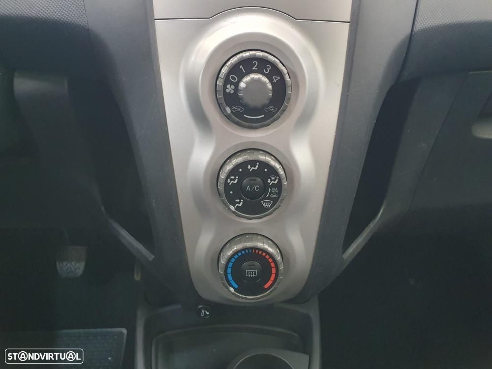 Toyota Yaris 1.4 D-4D Comfort - 16