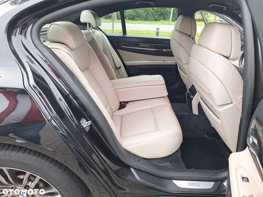 BMW Seria 7 740d xDrive - 27