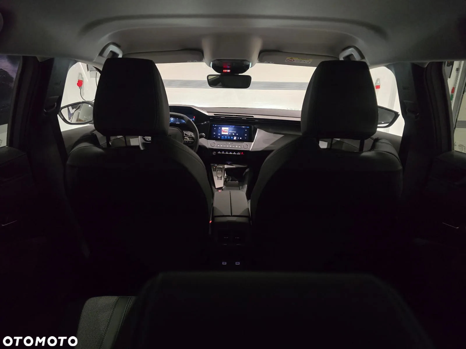 Peugeot 408 1.2 PureTech Allure S&S EAT8 - 11
