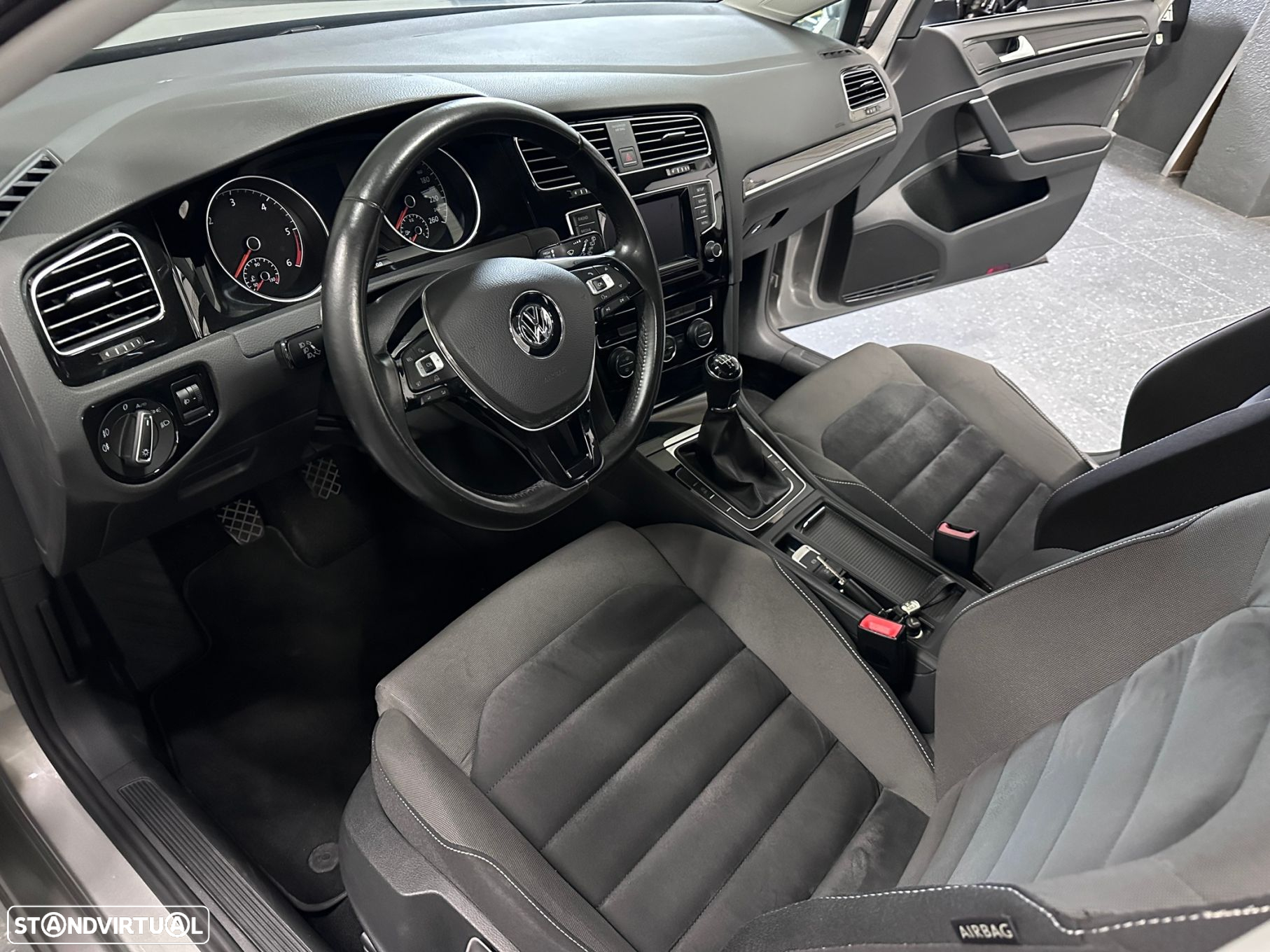 VW Golf 1.6 TDi Highline - 9
