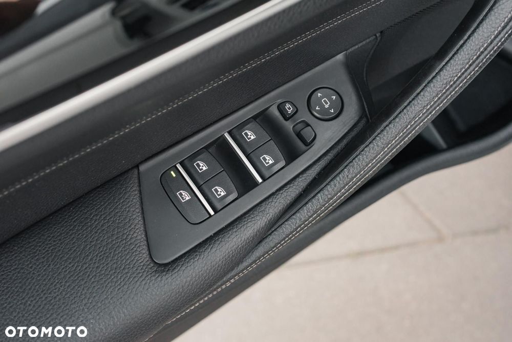 BMW Seria 5 520d - 28