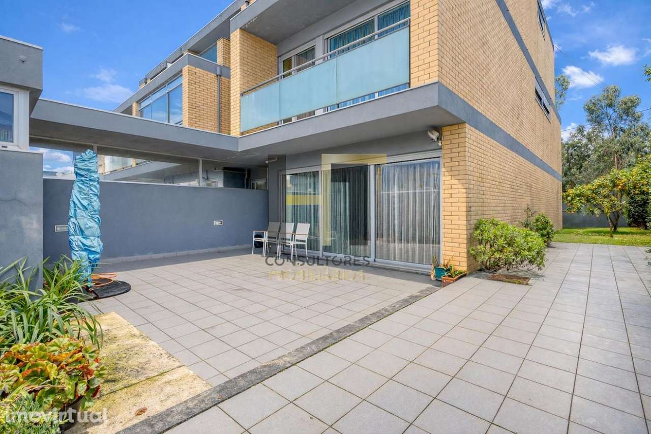 Moradia | Suíte | 3 Frentes | Recuado | Jardim - Grande imagem: 3/57