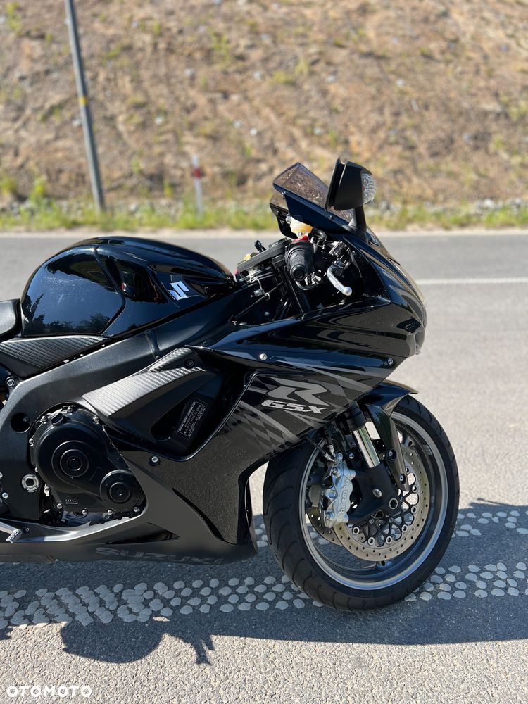 Suzuki GSR - 2
