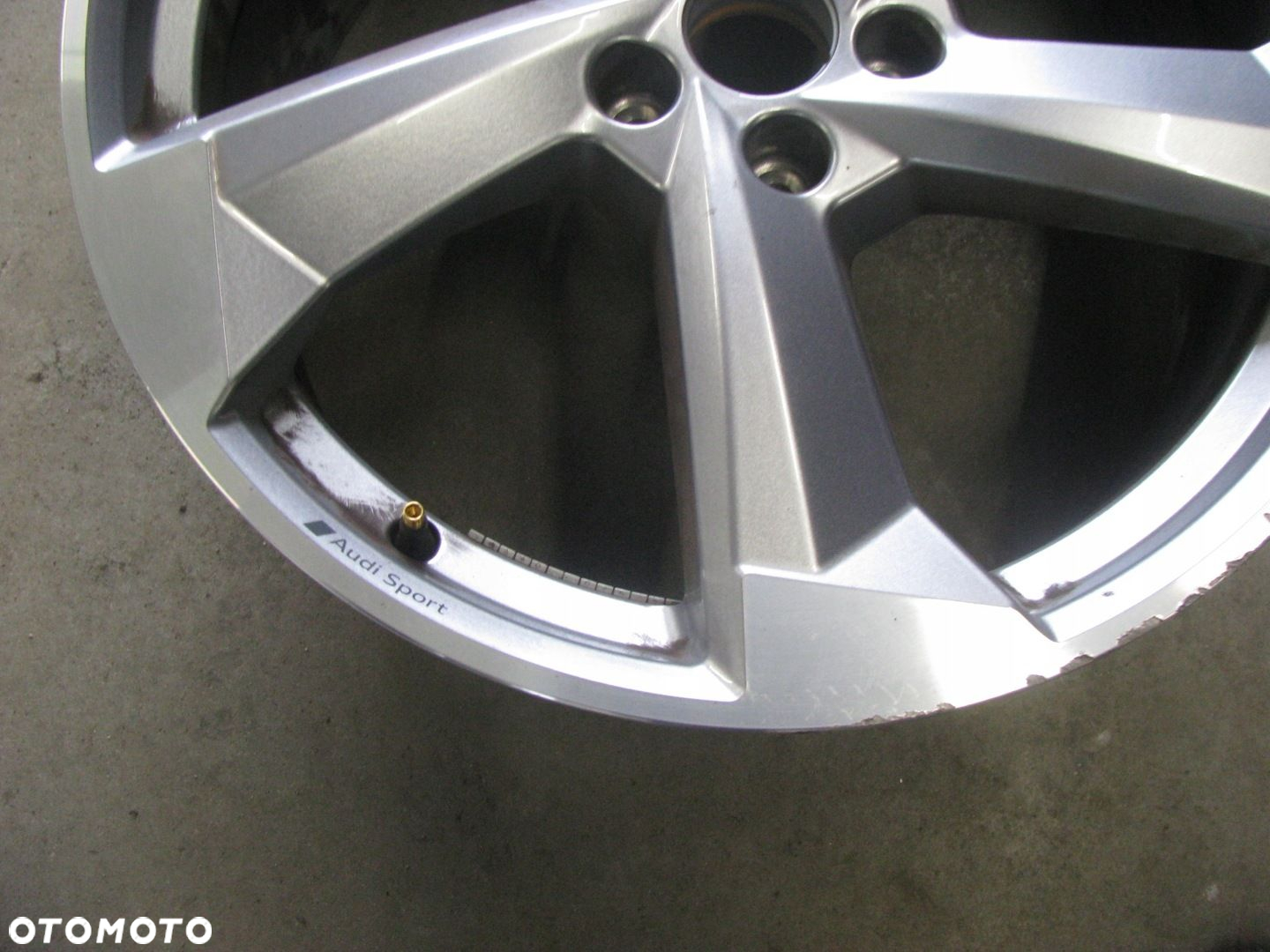 FELGA ALUMINIOWA AUDI 8,5JX20 ET37 5X112 4K9 - 3