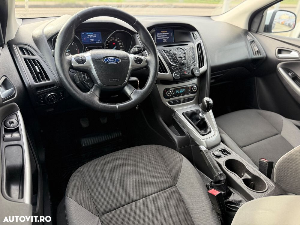 Ford Focus Turnier 1.6 TDCi ECOnetic 88g Start-Stopp-Sy Titanium - 4