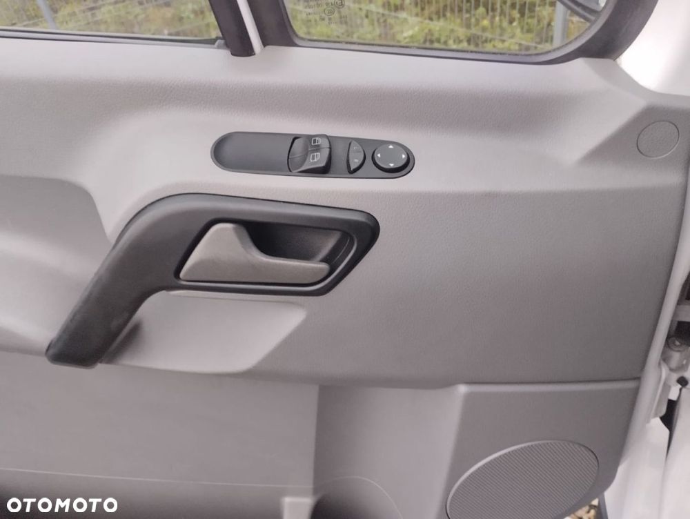 Mercedes-Benz Sprinter - 13