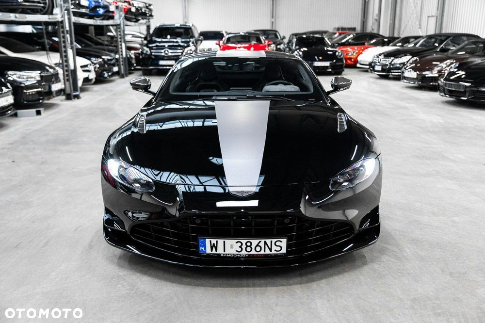 Aston Martin Vantage - 5