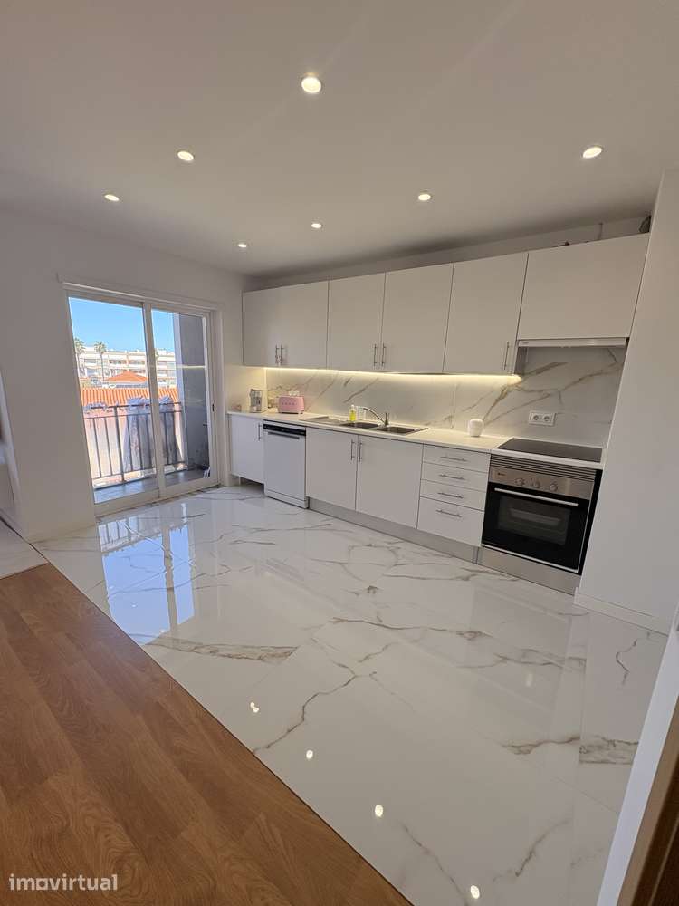 T2 totalmente remodelado | 79 m² | São Domingos de Rana | 395.000 € - Grande imagem: 2/13