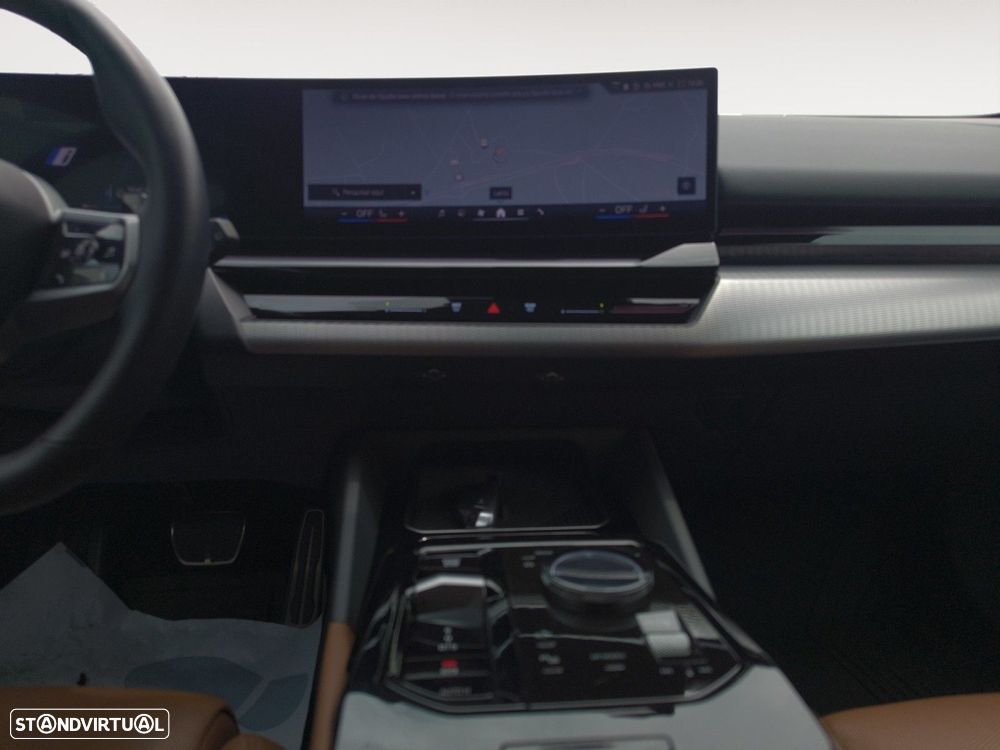 BMW 530 e Pack Desportivo M - 12