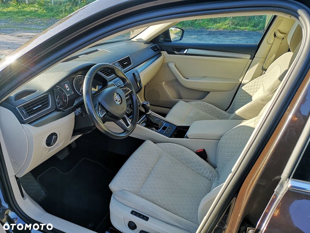 Skoda Superb 2.0 TDI DSG Premium Edition - 17
