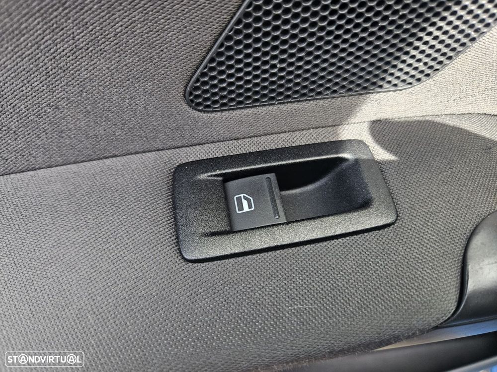 VW Touran 1.6 TDI Blue.Trendline 7L - 51