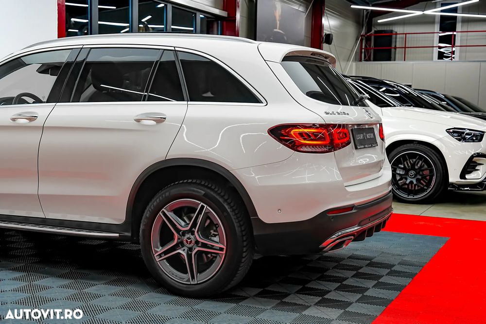 Mercedes-Benz GLC 300 e 4Matic 9G-TRONIC AMG Line Plus - 19