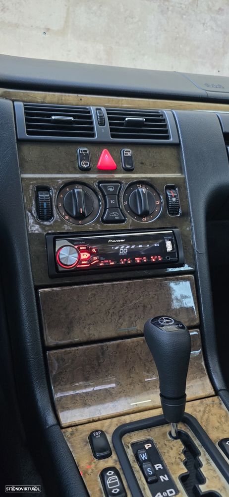 Mercedes-Benz E 300 TD Classic - 11