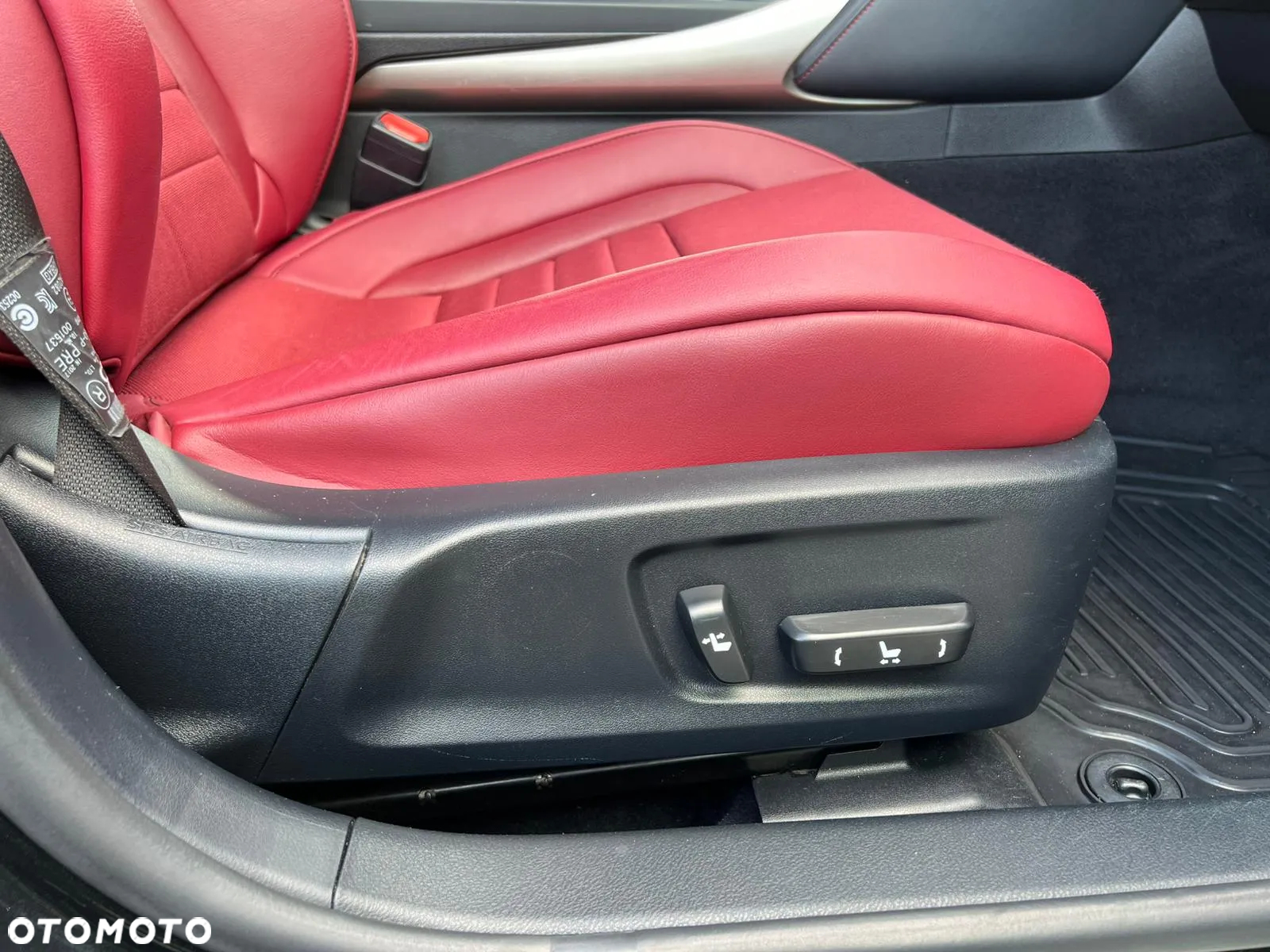 Lexus IS 200t / 300 F Sport - 39