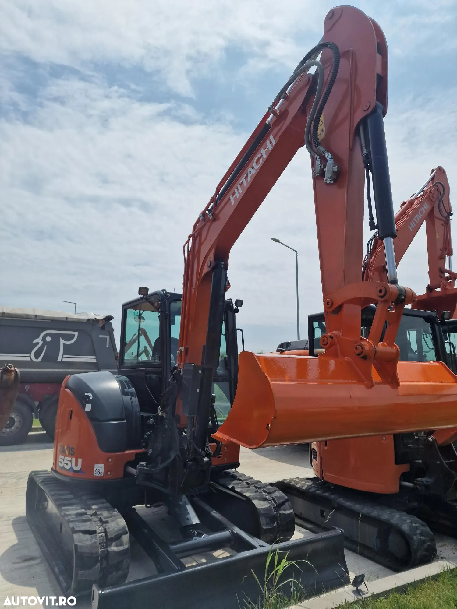 Hitachi ZX55, 5,5 tone, Cupa excavare+cupa taluz, inst picon, AC, Senile 90% ok, Computer de bord in limba romana, CA NOU, posibilitate leasing 4 ani-PROMOTIE 57900 EUR+Tva - 33