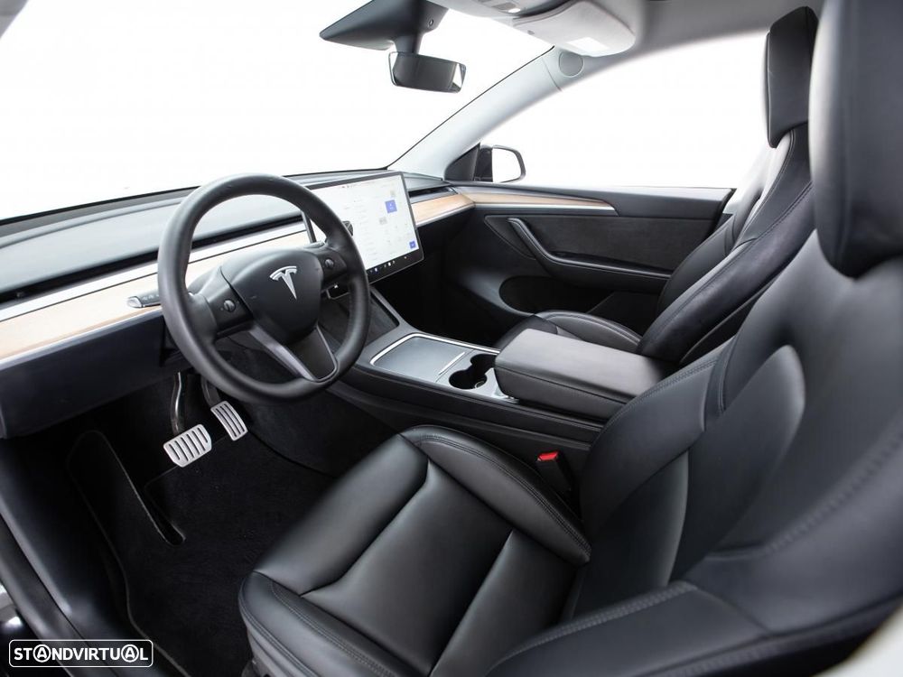 Tesla Model Y Performance Dual Motor AWD - 8