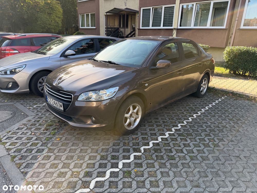 Peugeot 301 1.2 Pure Tech Active - 1