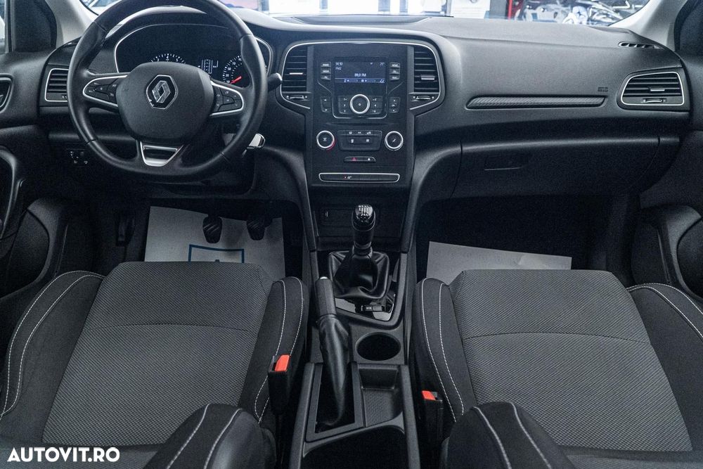 Renault Megane TCE 114 GPF Zen - 27